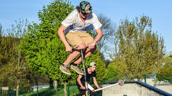 Luftsprung mit Scooter | © Tourismusverband Bergheim/Renate Steinacher