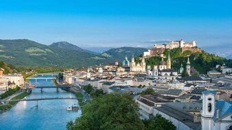 Fluss Salzach mit Brücken, Salzburger Altstadt mit Kirchen und Festung | © Tourismus Salzburg/Günter Breitegger