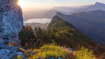 Berggipfel mit Blick auf See bei Sonnenaufgang | © SalzburgerLand Tourismus/Franz Pritz