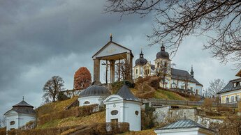 4 Kapellen und 1 Kreuzigungsgruppe, im Hintergrund Wallfahrtskirche Maria Plain | © Tourismusverband Bergheim/Simon Krieg