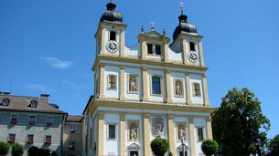 Kirche mit 2 Türmen | © Tourismusverband Bergheim