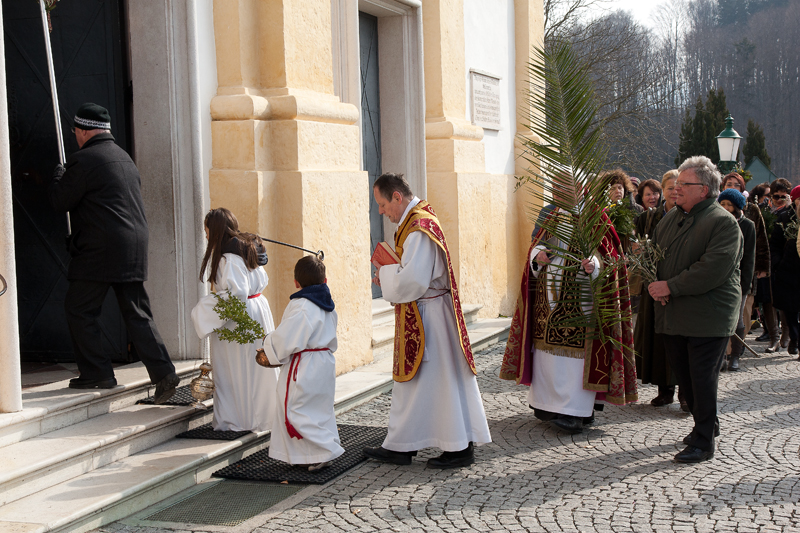 Einzug in die Basilika